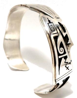 ホピ族のブレスレット・バングル 〔アメリカインディアンが創る〕