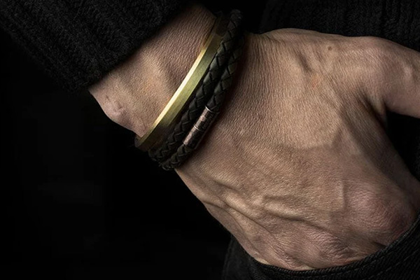 スクルツナ stealth レザーブレスレット Lサイズ ブラック 1505-L