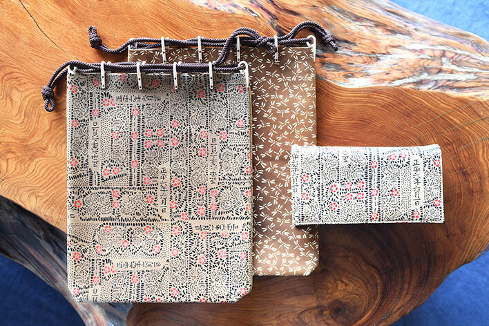 タッセル付き 甲州印伝 鹿革 漆 ポーチ クラッチバッグ | 株式会社 印