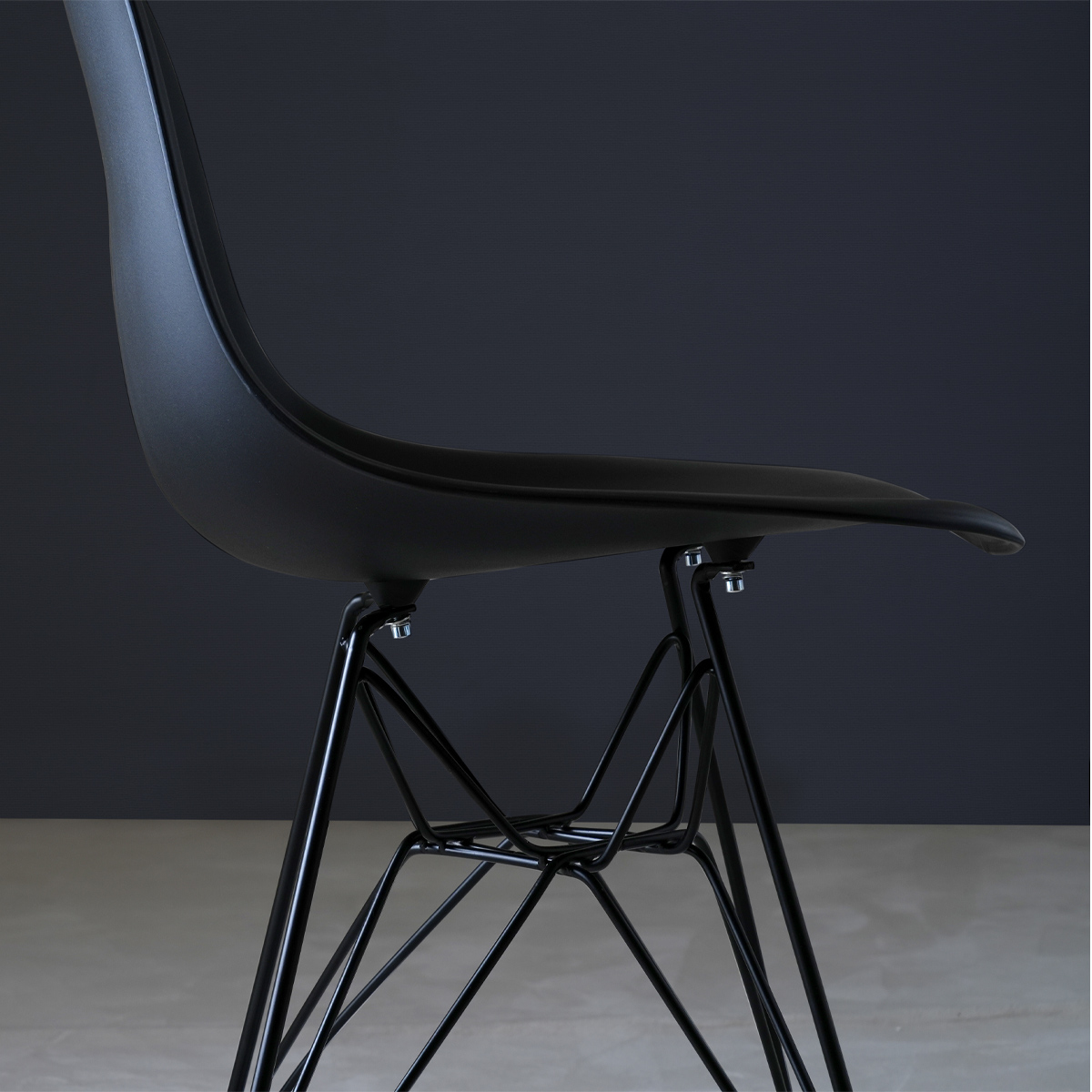 デザインシェルチェア ブラック脚タイプ 幅460 奥行540 高さ810 BT