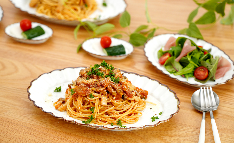 渕サビ白マット菊割オーバル皿（3サイズ）［皓洋窯］菊型で上品さを