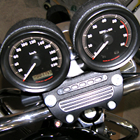 スポーツスターにタコメーター取り付け（'07以降XL） - ハーレー