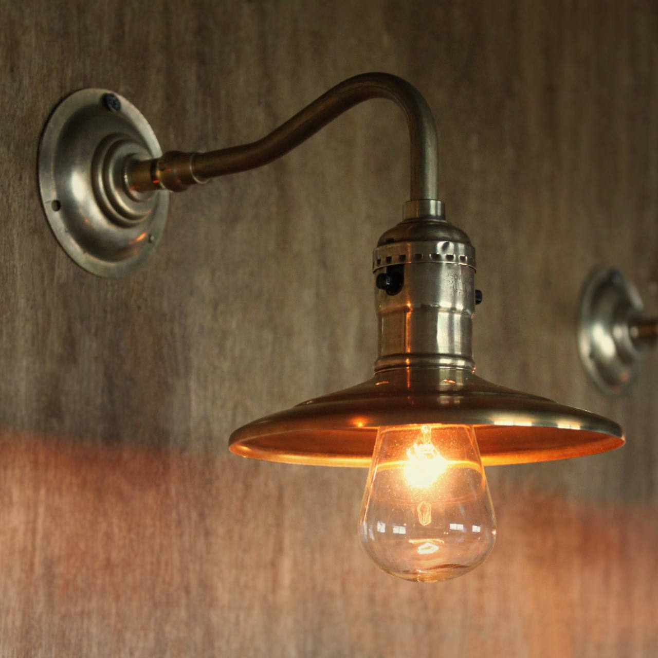 USAヴィンテージ真鍮製皿状シェード&ミニ角度調整付きブラケットランプ