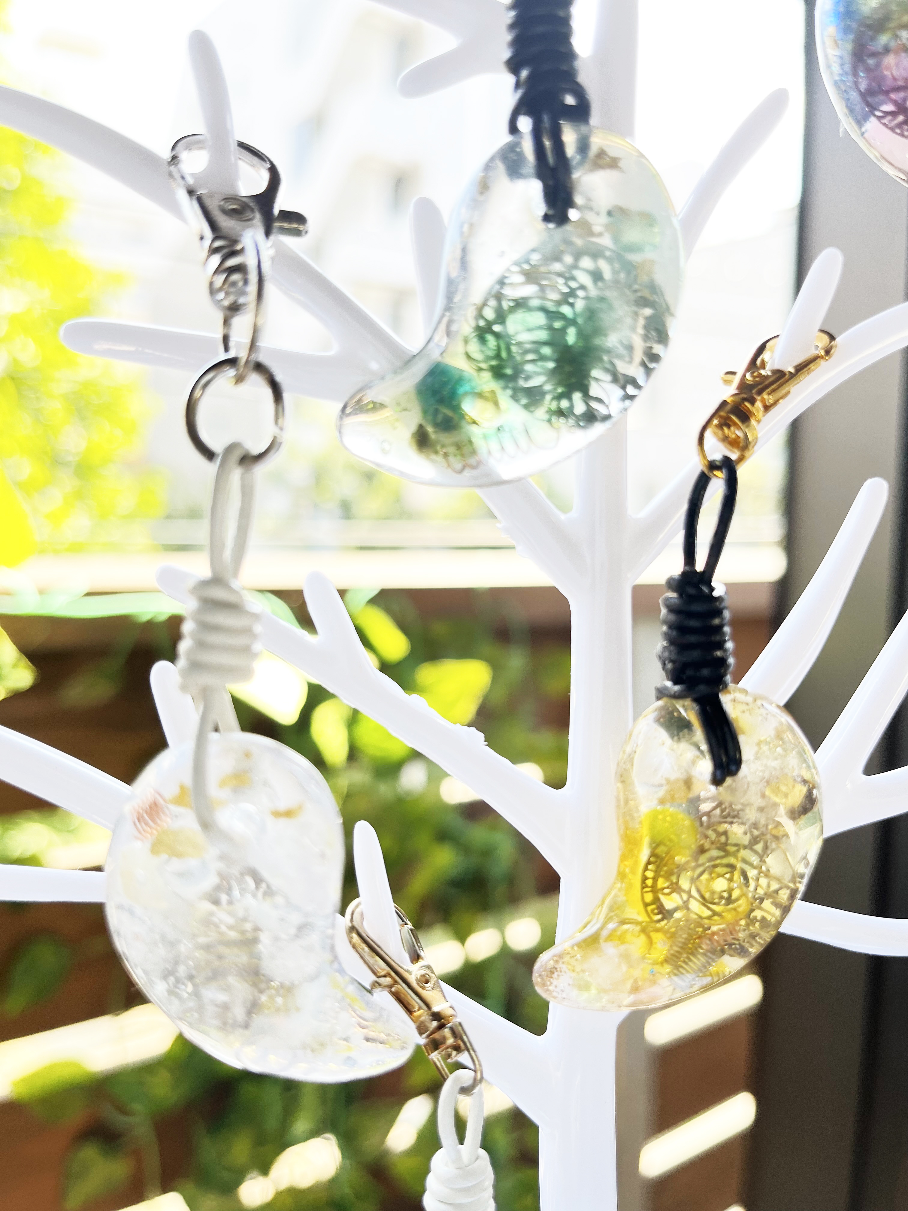 楽ゆる式 「勾玉オルゴナイト」