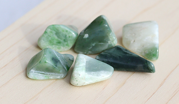 日本銘石さざれ（日高ヒスイ）100g|パワーストーンのヒーリング