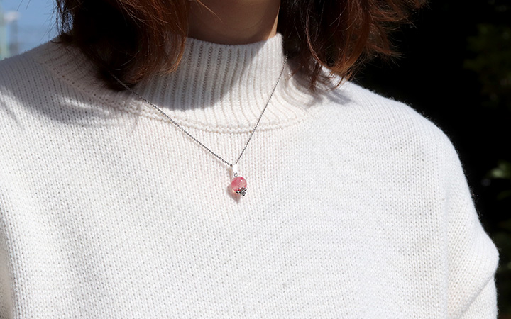 希望の光ペンダント（マダガスカル産ロードナイトシリカ）10～10.5mm