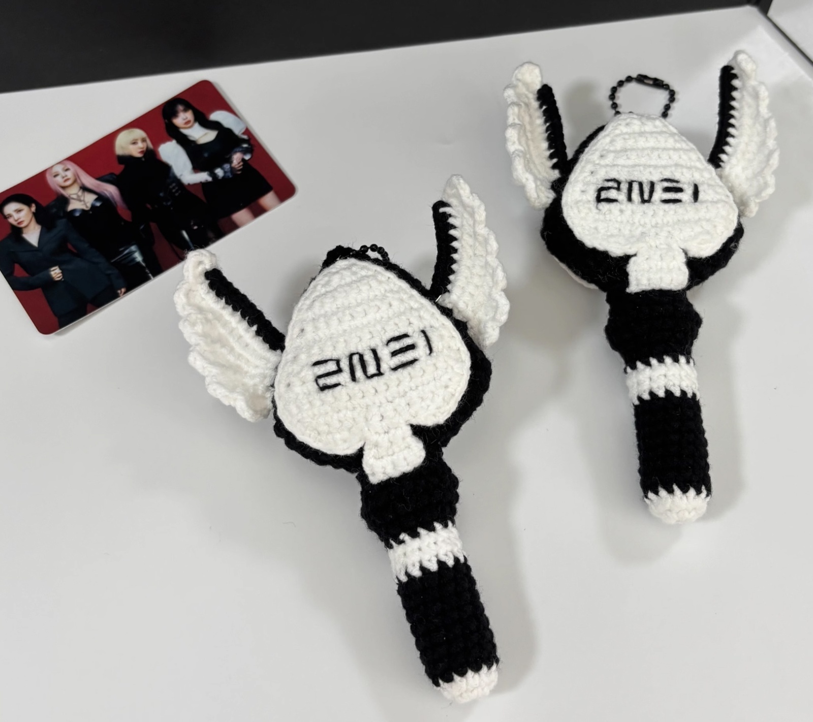 公式品】2NE1 ペンライト 韓国版 ホワイト（G1079） 公式品】2NE1 ペン