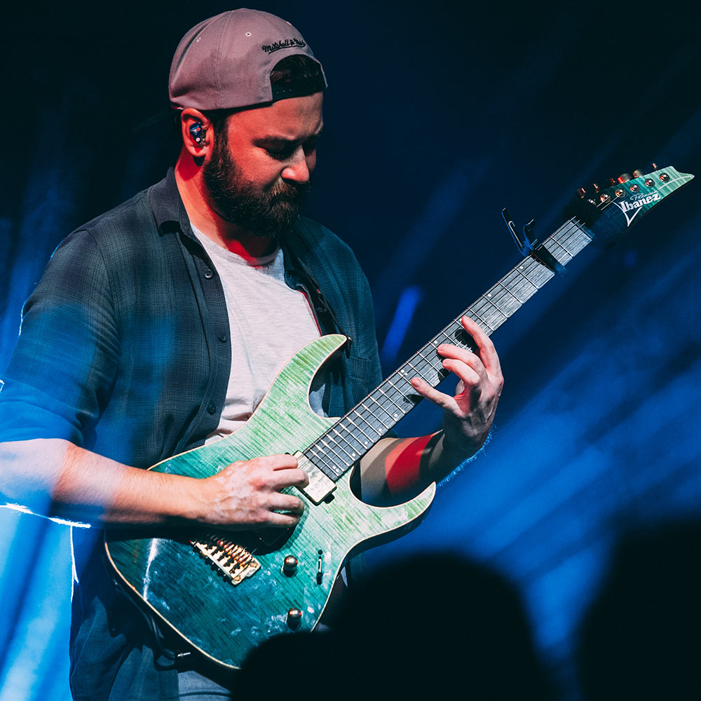 Luke Hoskin | ARTISTS | Ibanez guitars