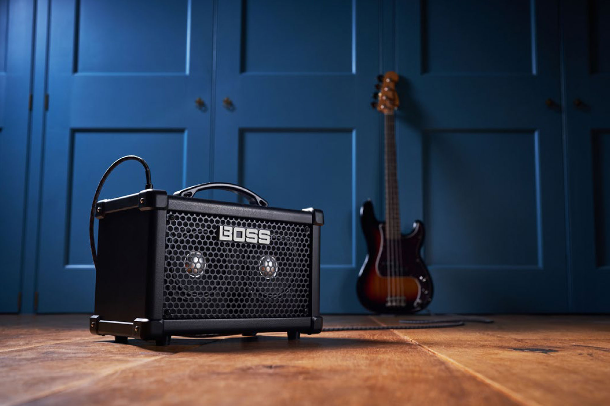 コンパクトなサイズでありながら、高い基本性能を備えたベース・アンプ