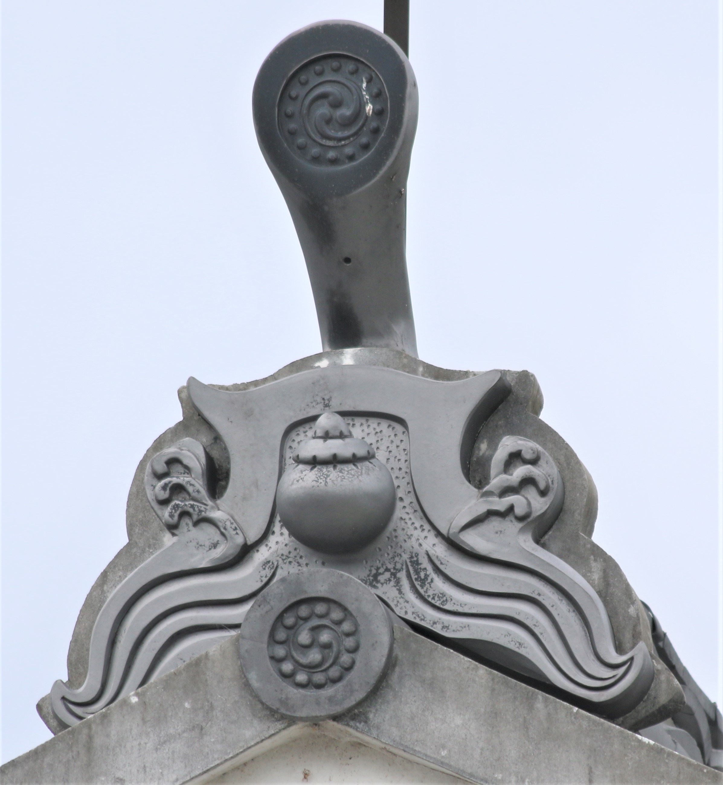 徳島県美馬市「脇町南町重要伝統的建造物群保存地区」の鬼瓦です