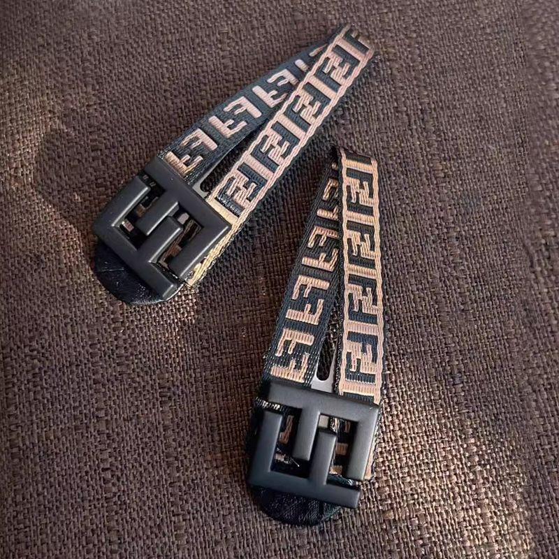 フェンディヘアピン 女の子 ヘアクリップ Fendi 前髪クリップ リボン