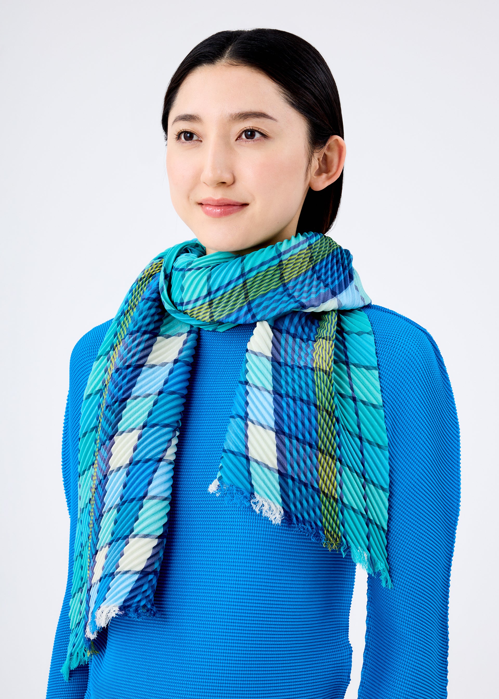 イッセイミヤケISSEY MIYAKE 水色 プリーツ ストール イッセイミヤケ