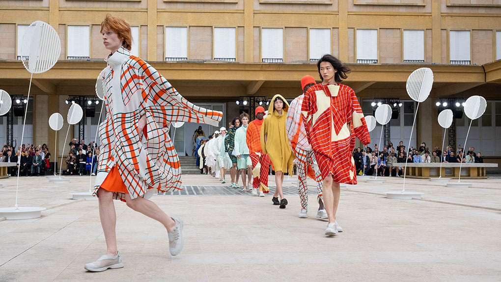 HOMME PLISSÉ ISSEY MIYAKE コレクション – isseymiyake.com