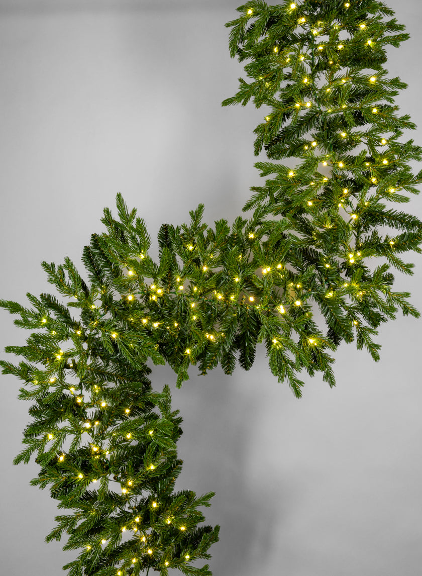 6ft Long Warm White Pre-Lit Pine Garland (200 Lights) – Jamali Garden