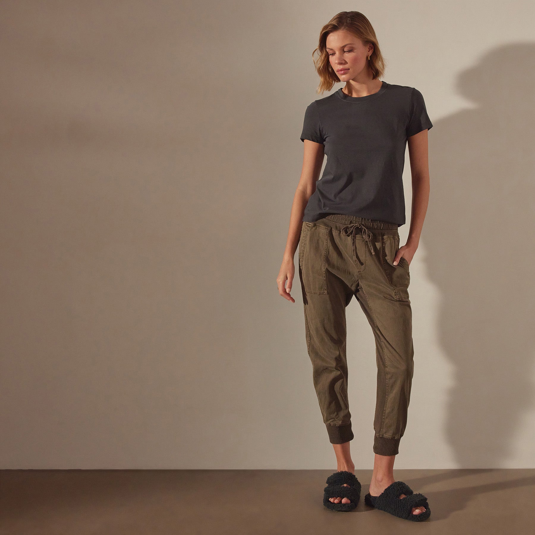 Mixed Media Pant - Army Green Pigment | James Perse Los Angeles