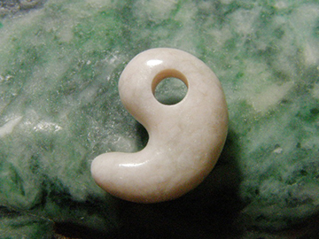 日本翡翠情報センター：翡翠の鉱物学（MINERALOGY）：てんで見分けが