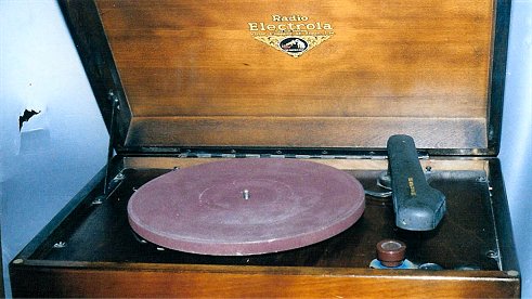 終戦直後の電気蓄音機