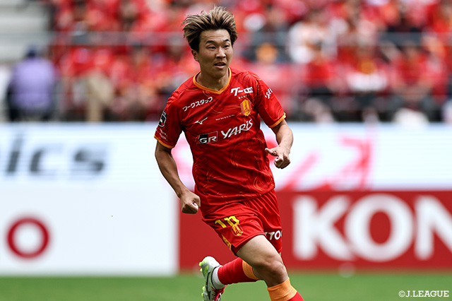 ひ*す様 【即購入可】浦和レッズ 渡邊凌磨 24年3rdモデル