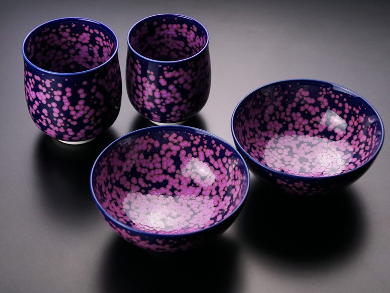 夜桜の宴を表現した【有田焼】睦揃（夫婦茶碗セット） 桜花紋｜ JTOPIA