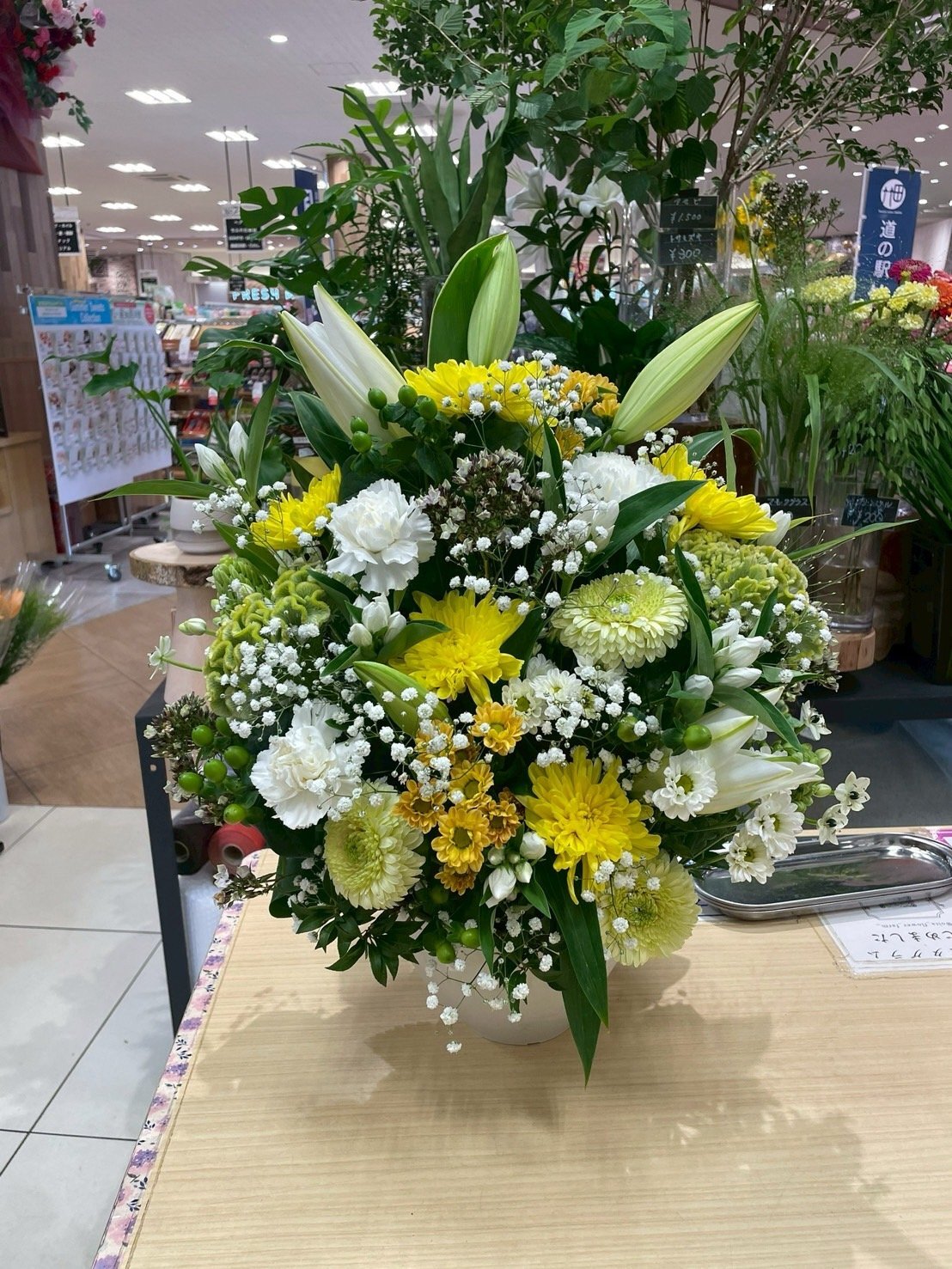 ギフト用 フラワーアレンジメント M - 大分フラワー