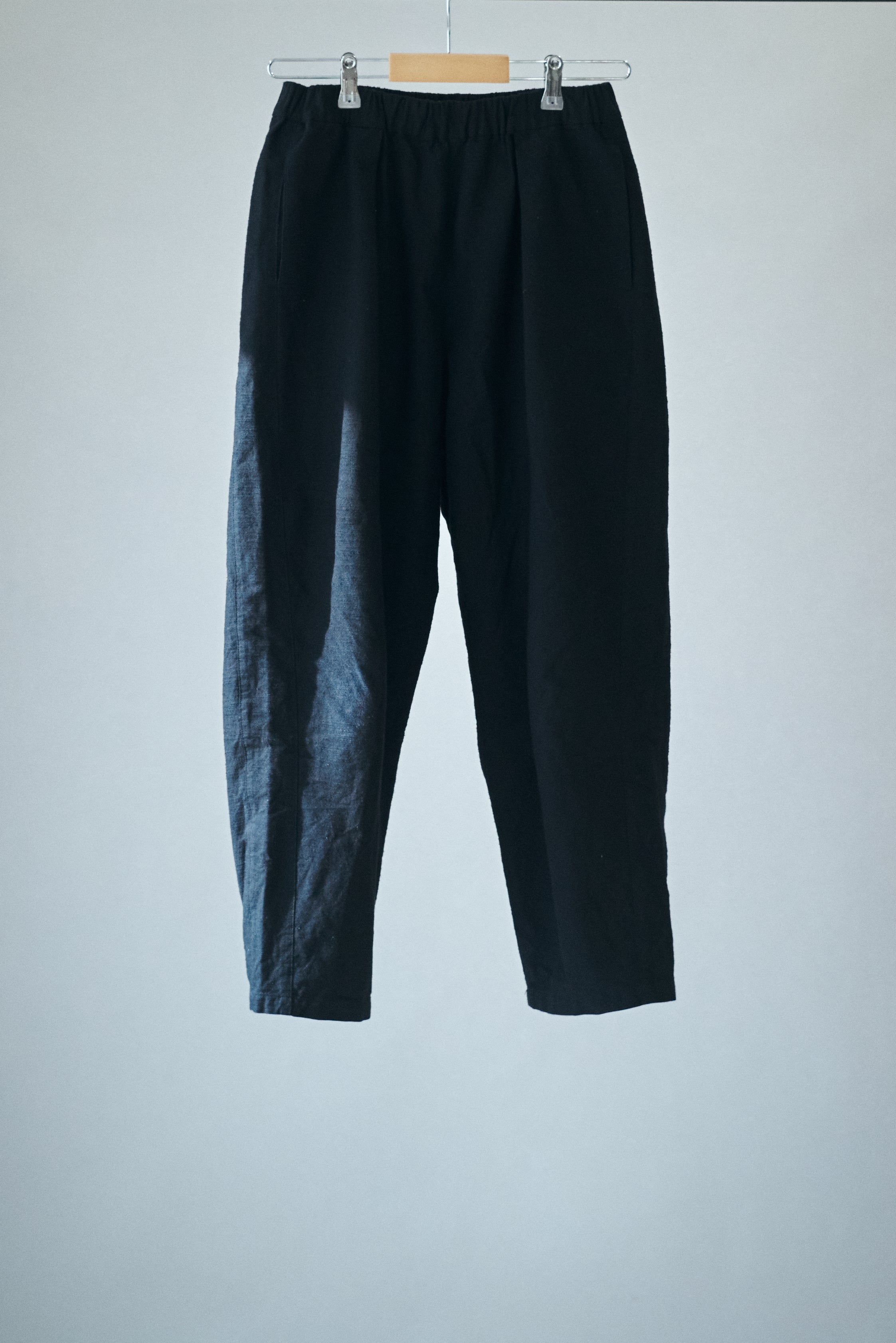 知多木綿 名古屋黒紋付染バルーンパンツ 「ヨハク」 黒 – OSOCU
