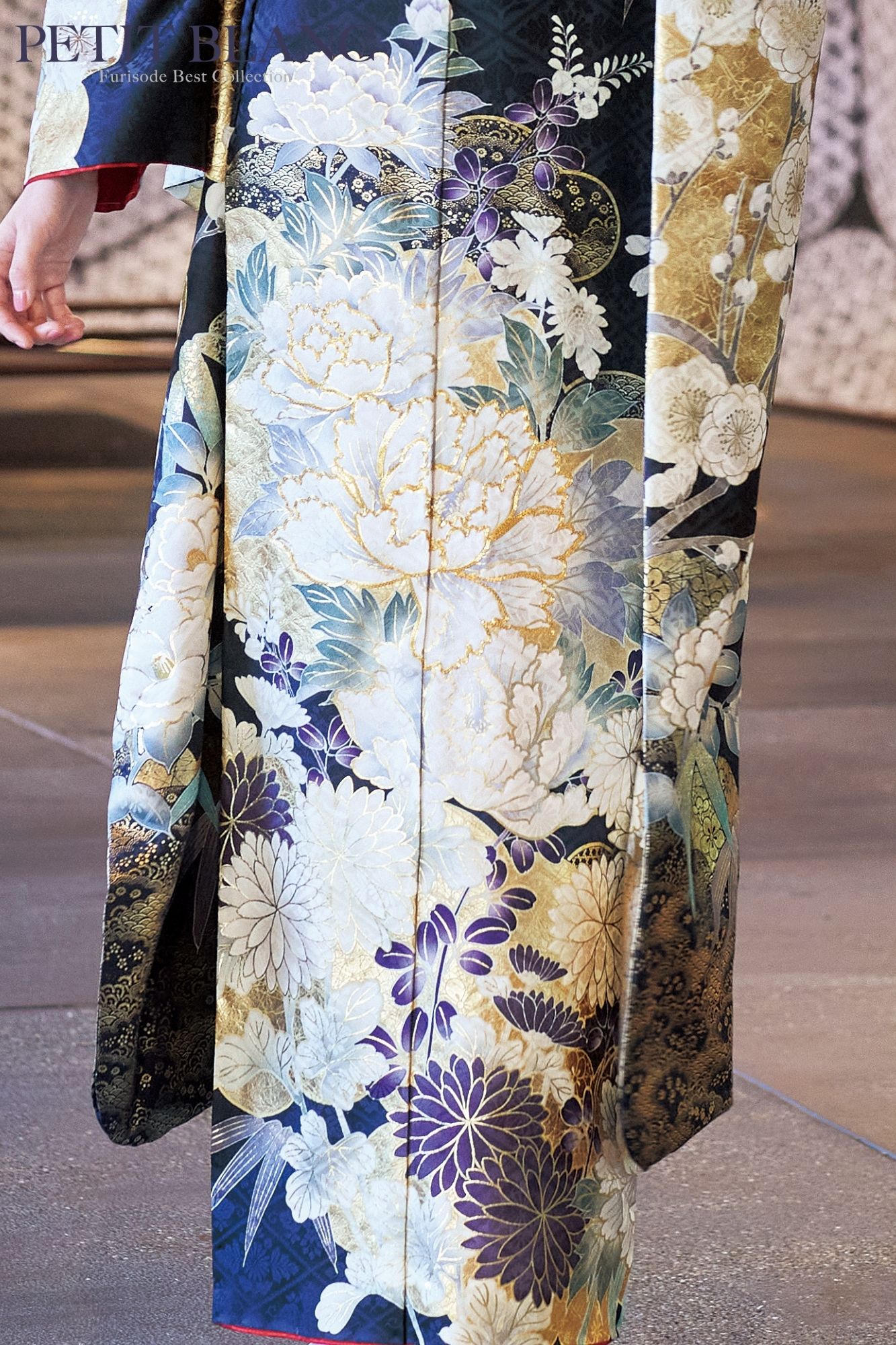 濃紺×ゴールドで魅せる豪華な古典振袖｜白金牡丹柄が格調高い一着