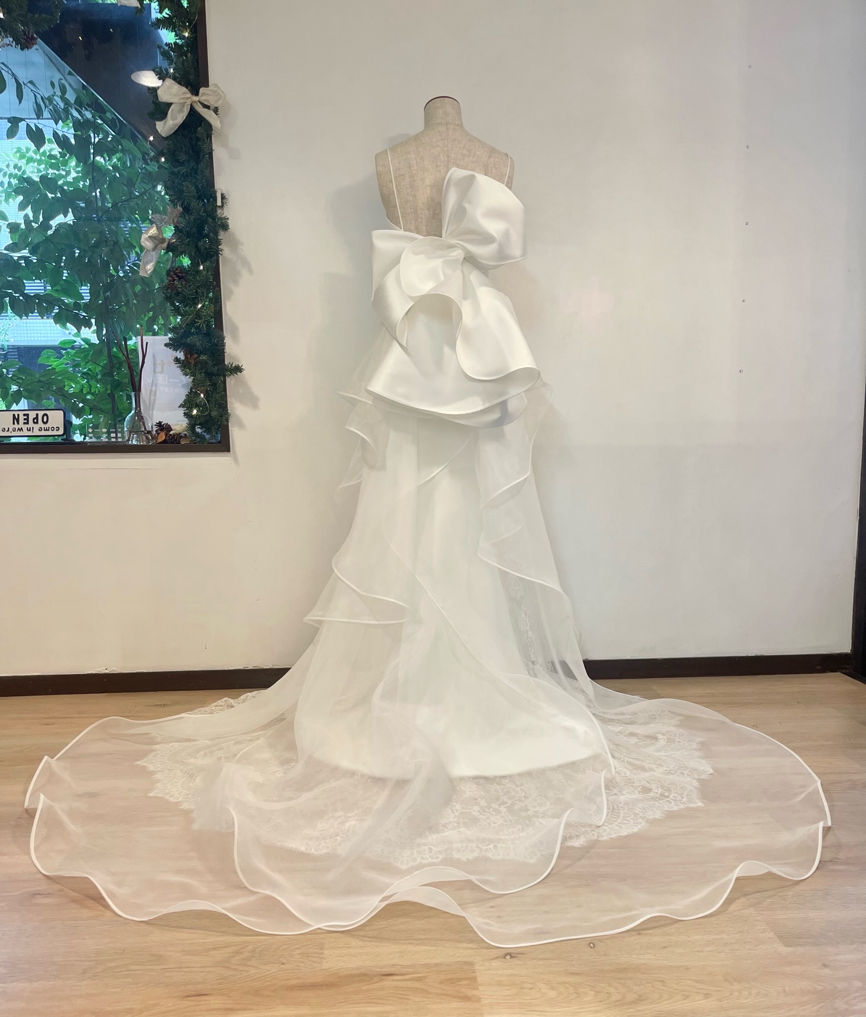 変わりバックリボントレーン付き | ウェディングドレス・東京・江東区