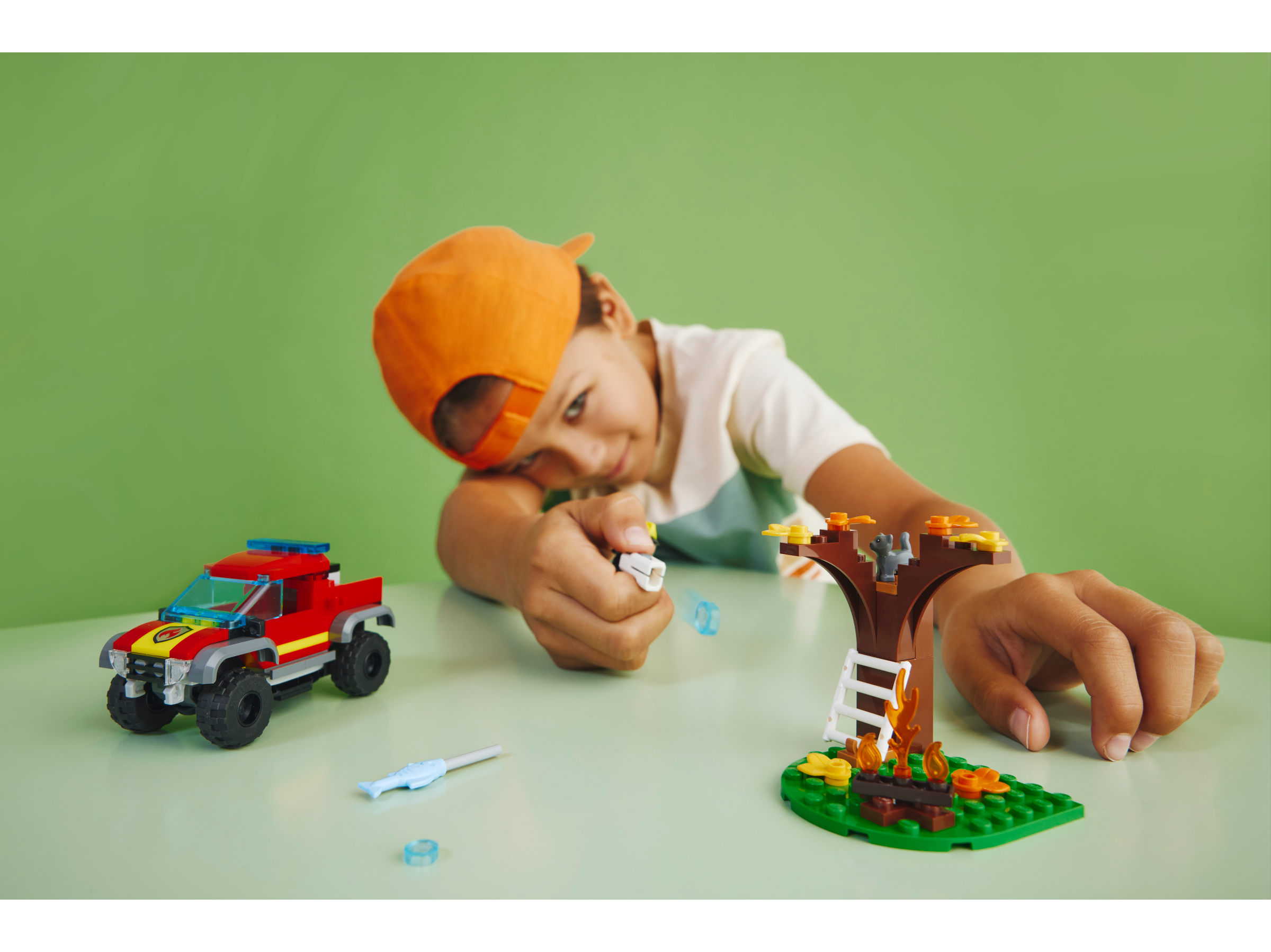 4x4 Fire Truck Rescue 60393 | City | Buy online at the Official