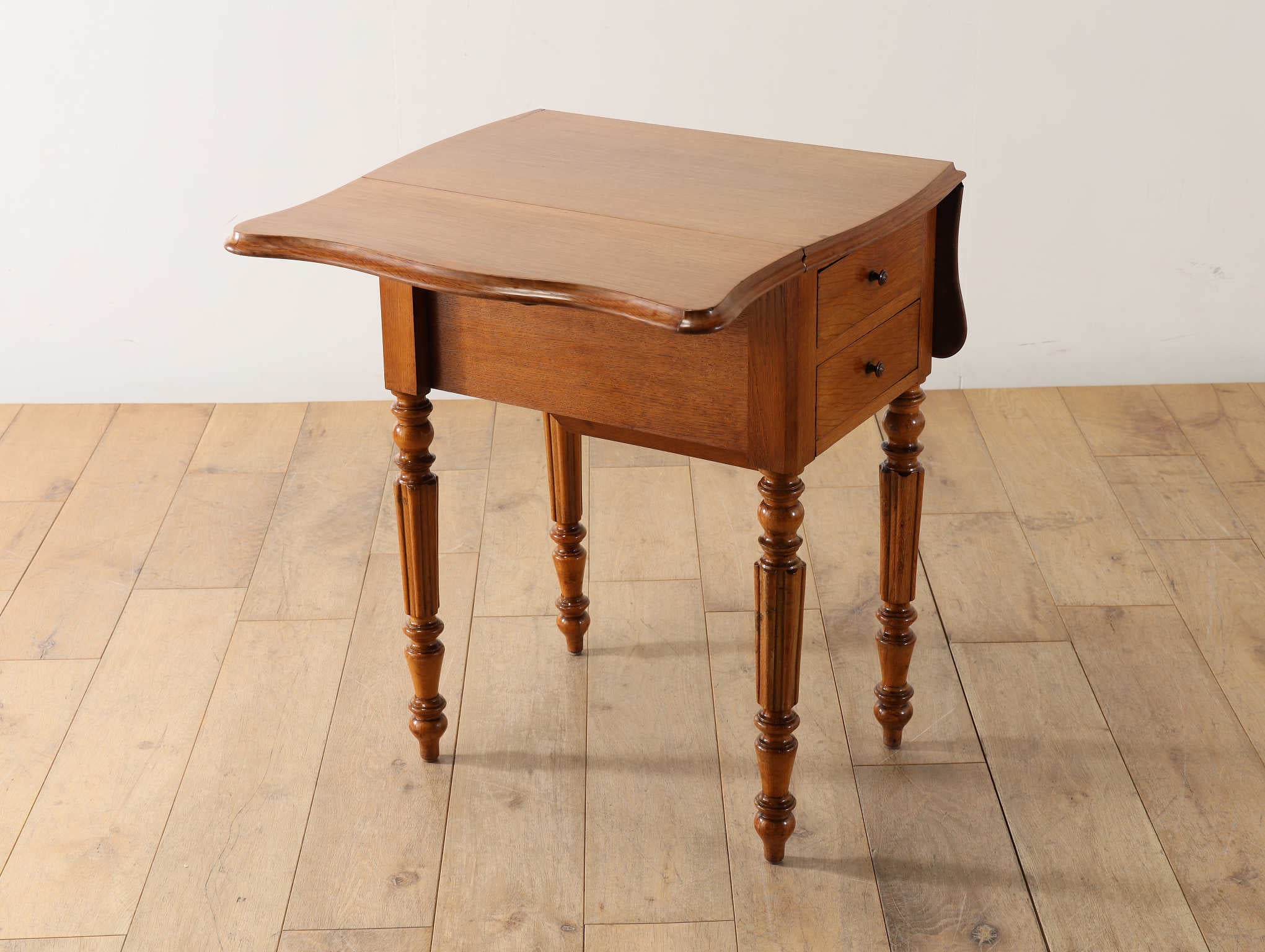 ドロップリーフテーブル | ロイズ・アンティークス | ヨーロッパの