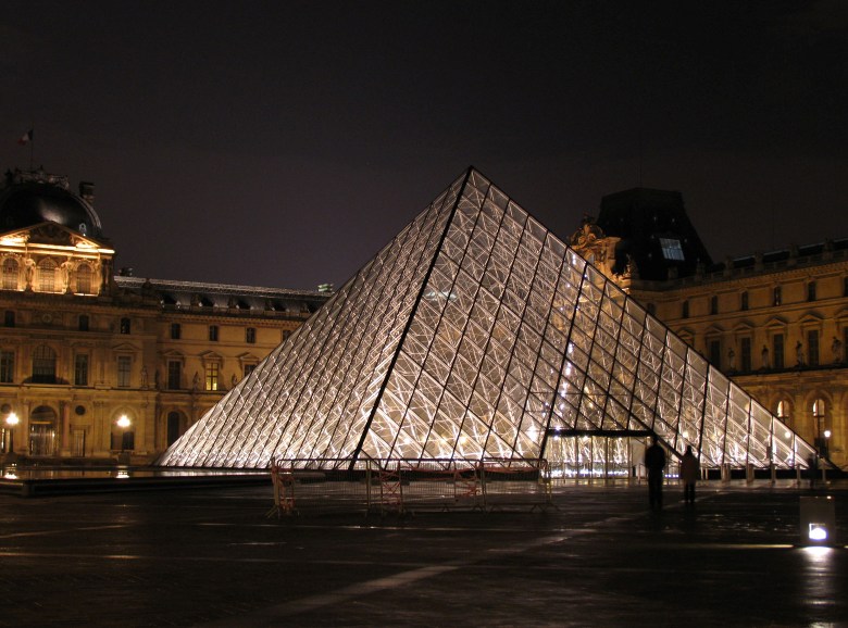 ルーヴル美術館（ガラスピラミッド） | 20106 | お知らせ