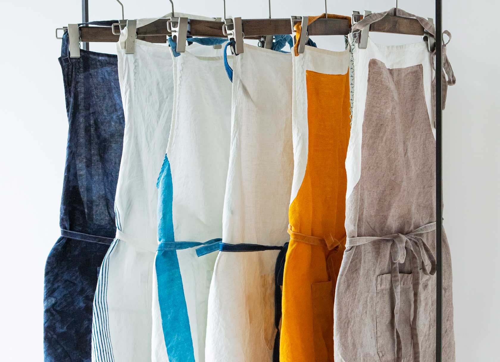 イタリアの伝統あるブランド BERTOZZI ベルトッツィのエプロン | Lino