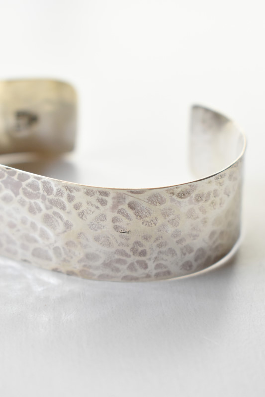 Ericka Nicolas Begay (エリッカニコラスビゲイ) Hammered Bangle