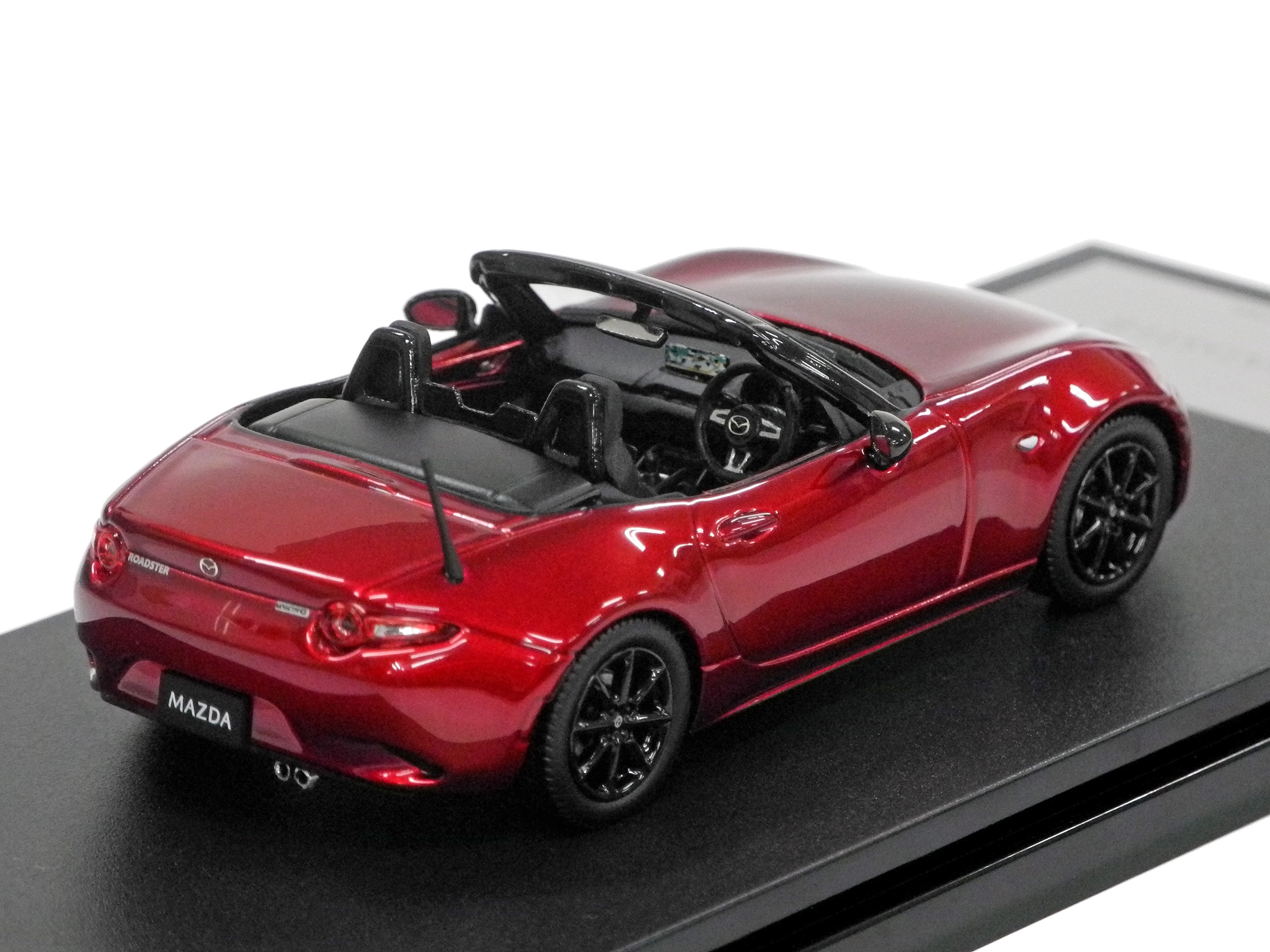 ROADSTER S Leather Package（2024） モデルカー 1/43