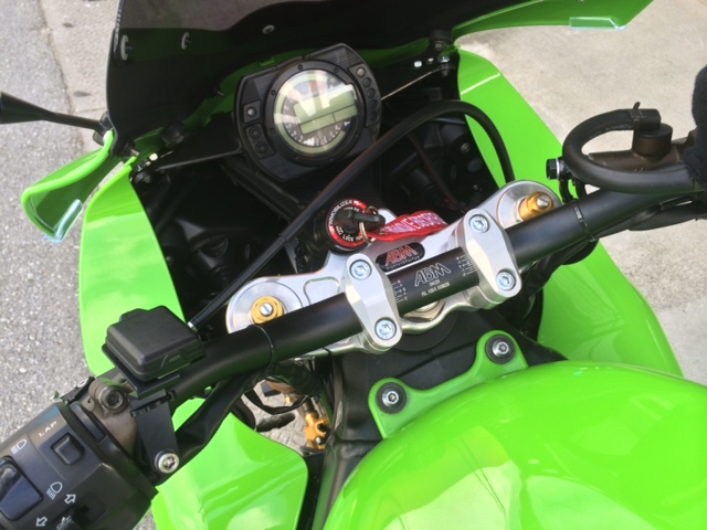 ZX-10R（04-05）のアップハン化 バーハンドルへの交換