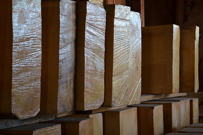 国産本榧足付碁盤 5寸2分（木裏） ga50044 | 前川榧碁盤店