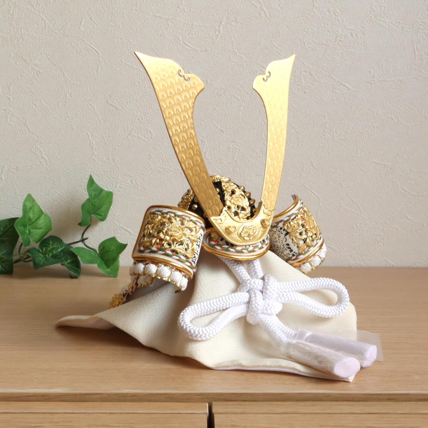 五月人形 ケース飾り 兜 伝統工芸士 京北野・平安武久作 8号白糸縅 藤