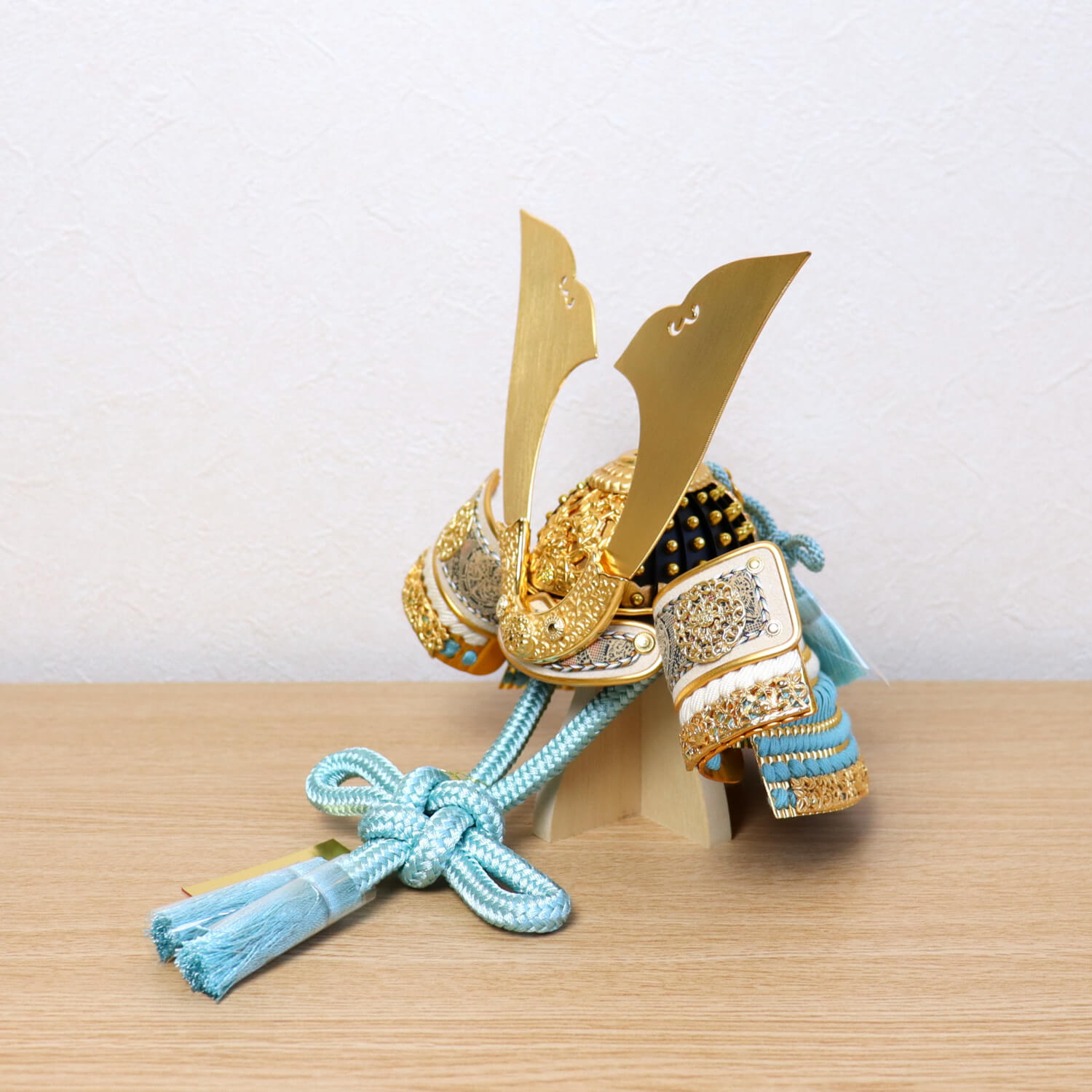 選べる2種類 伝統工芸士・平安晴峰作 (淡萌葱/淡浅葱) 金小札兜 屏風手