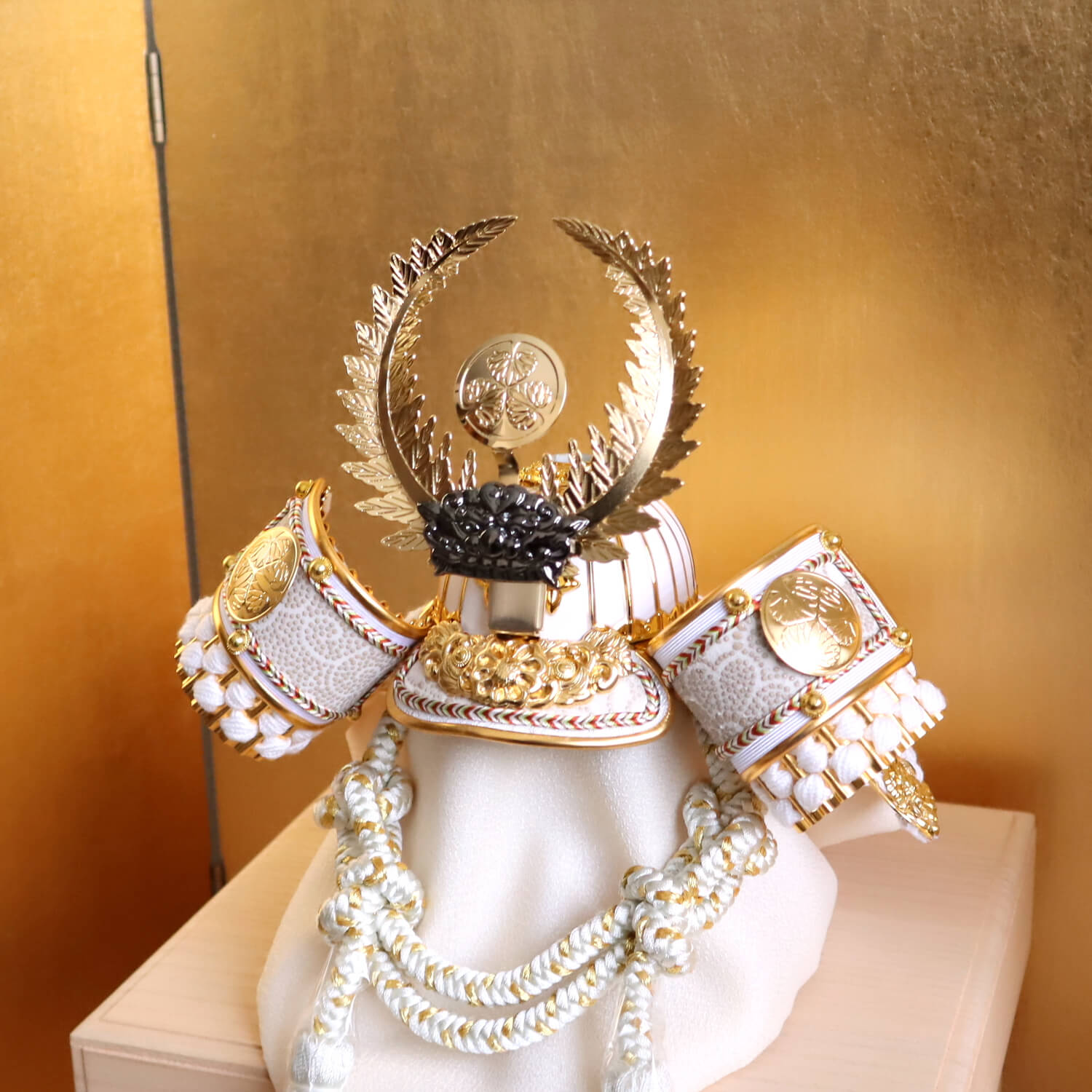 最新作 完全日本製 ホワイト ゴールド 武将 徳川家康 兜 37A 月-tsuki