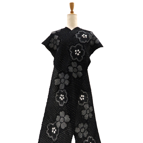 オンラインカタログ]藤娘きぬたや 絞り浴衣 黒 桜柄［105,600円
