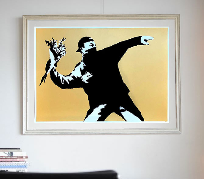 Banksy（バンクシー）Love Is In The Air（Gold） – WCP Reproduction