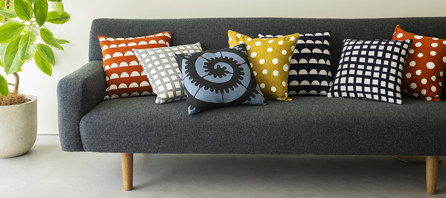 型染めのクッションとカバー（山内武志）