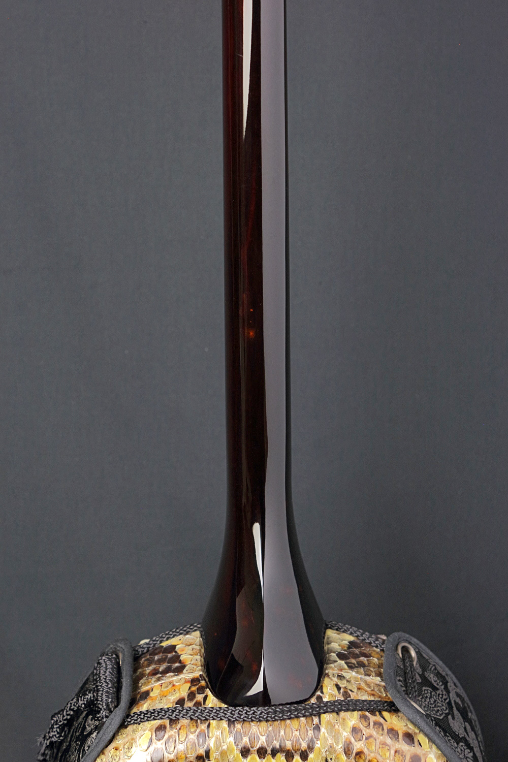 逸品三線】縞黒檀「知念大工型」本張り三線｜三線専門店ナビィ三線