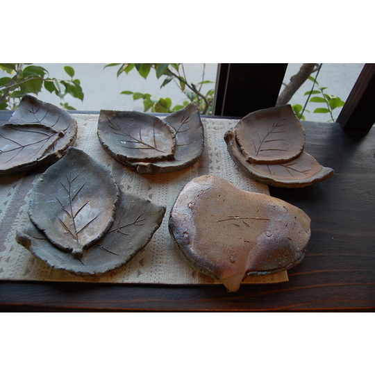 原田拾六 備前かせ胡麻葉皿5枚揃(共箱) 16cm Bizen leaf shaped plate