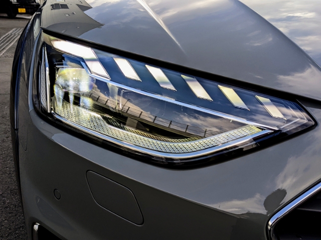 アウディA4オールロードクワトロ 2．0 4WD ラグジュアリー