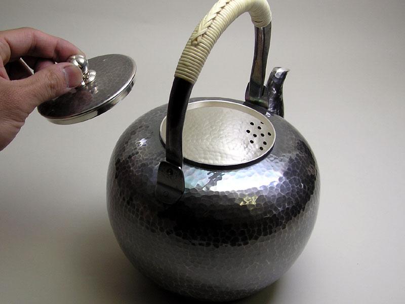 黄銅製の湯沸かし（黒イブシ） | 清課堂 / 錫・銀・各種金属工芸