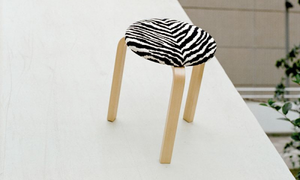 スツール60 ゼブラ 組立て無料Artek（アルテック） | 公式通販 家具