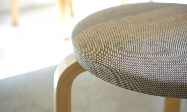 スツール60 Re-wool #218 / 組立て無料Artek（アルテック） | 公式通販