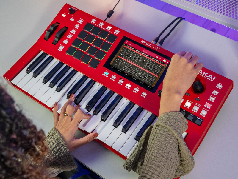 Buy sasku Akai MPC Key37 Workstation Keyboard | Sam Ash Music