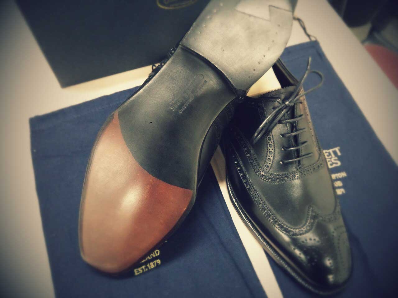 クロケット&ジョーンズのフルブローグ、クリフォード - 富山市議会議員