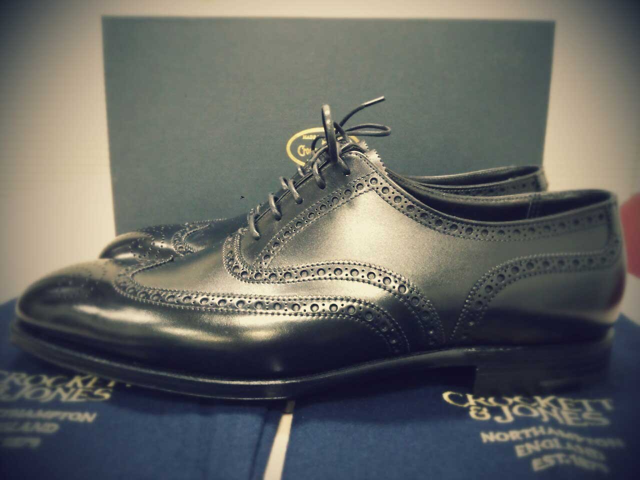 クロケット&ジョーンズのフルブローグ、クリフォード - 富山市議会議員